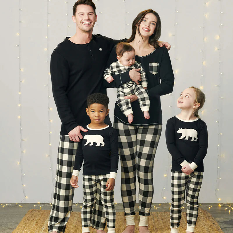 A COMBO OF COMFY AND JOLLY: MATCHING FAMILY PYJAMAS